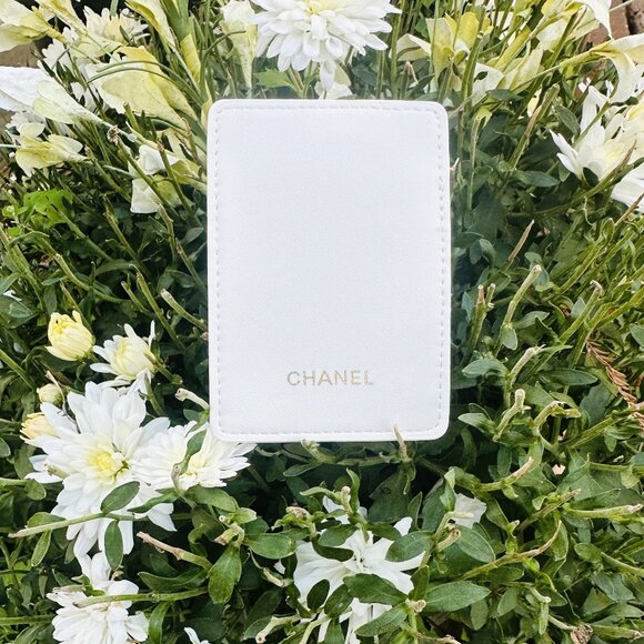 Chanel Coco Crush Novelty Card Case Logo Leather Look White Gold - Picture 1 of 8